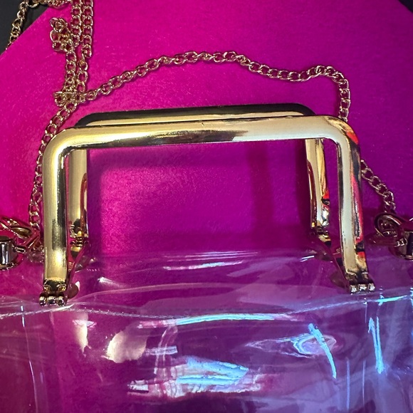 NIP Clear PVC Crossbody with gold chain. Gold hardware- wallet not included. - Picture 4 of 7
